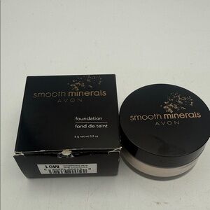 Avon discontinued Smooth Minerals Loose Foundation transparent glow M01 sealed